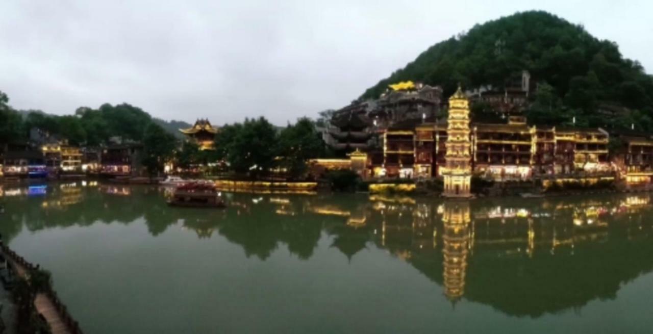 沱江缘民宿 Fenghuang Exterior photo