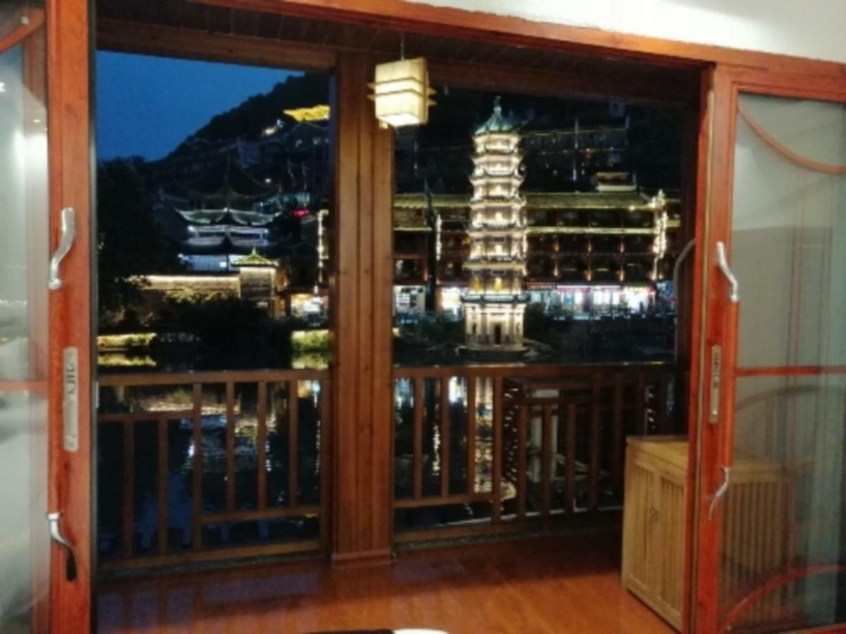 沱江缘民宿 Fenghuang Exterior photo