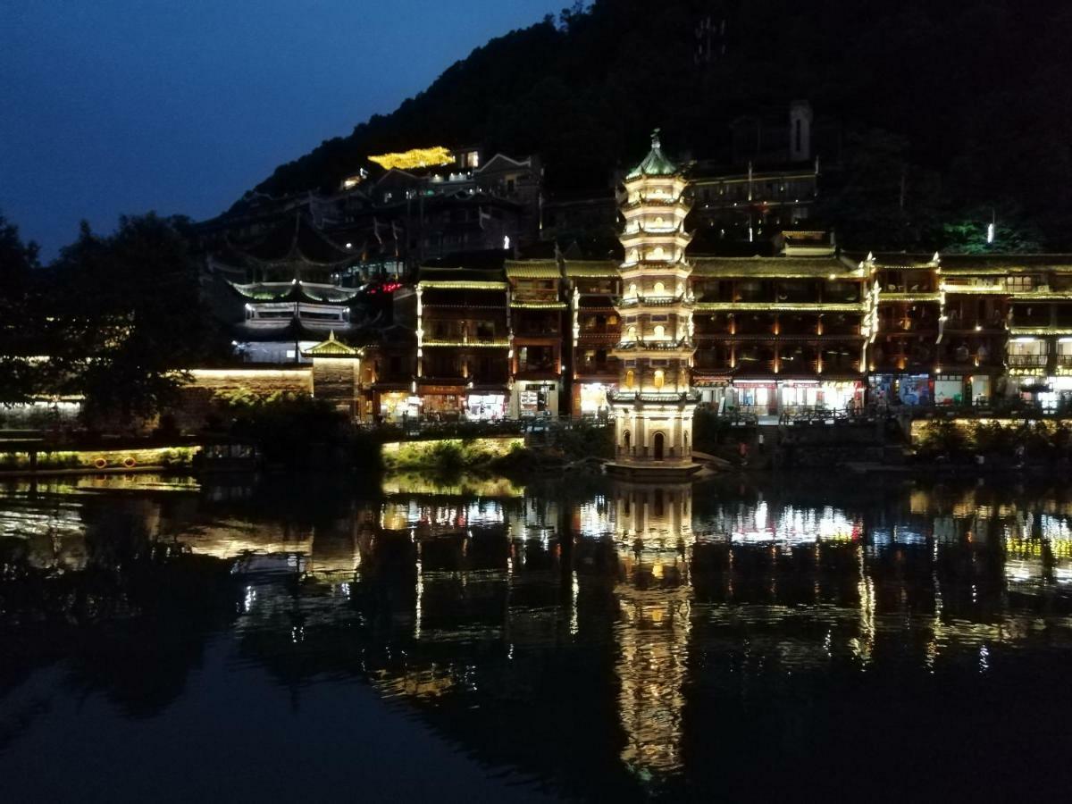 沱江缘民宿 Fenghuang Exterior photo