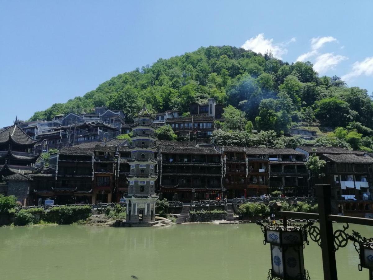 沱江缘民宿 Fenghuang Exterior photo